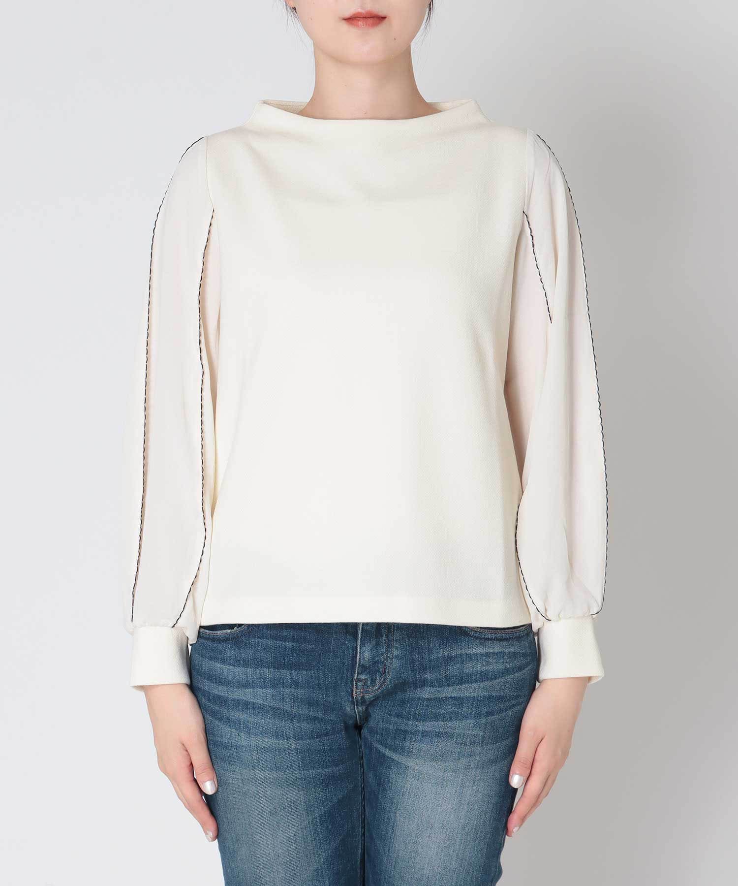 袖刺繍異素材ハイネックカットソー