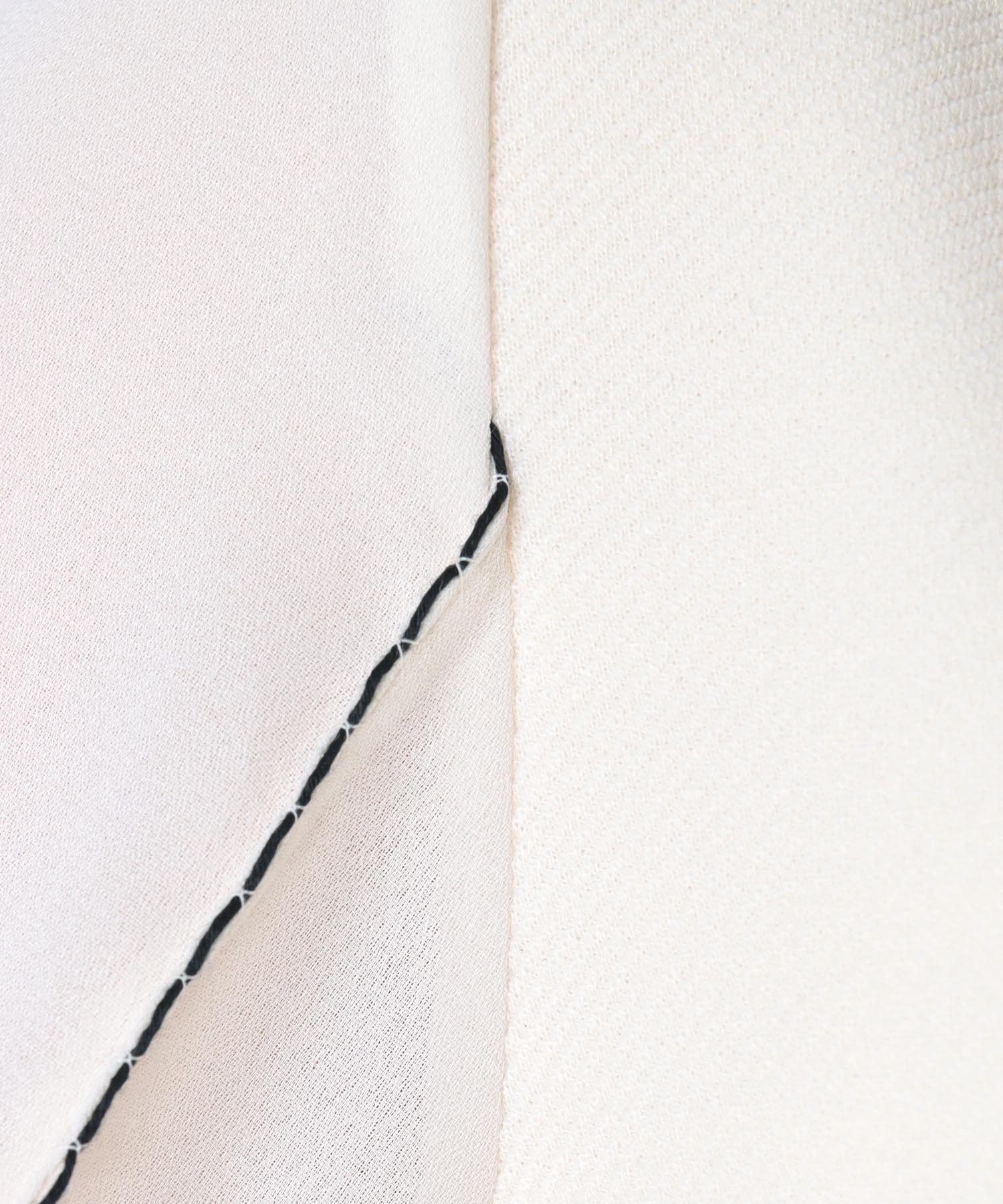 【追加】袖刺繍異素材ハイネックカットソー