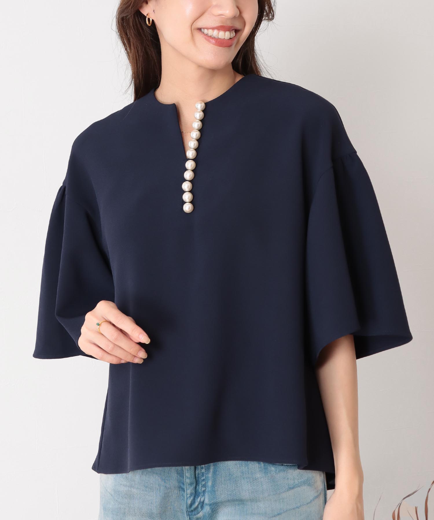パール キーネックフレアスリーブ | AND ON JIONE STORE（アンドオン 