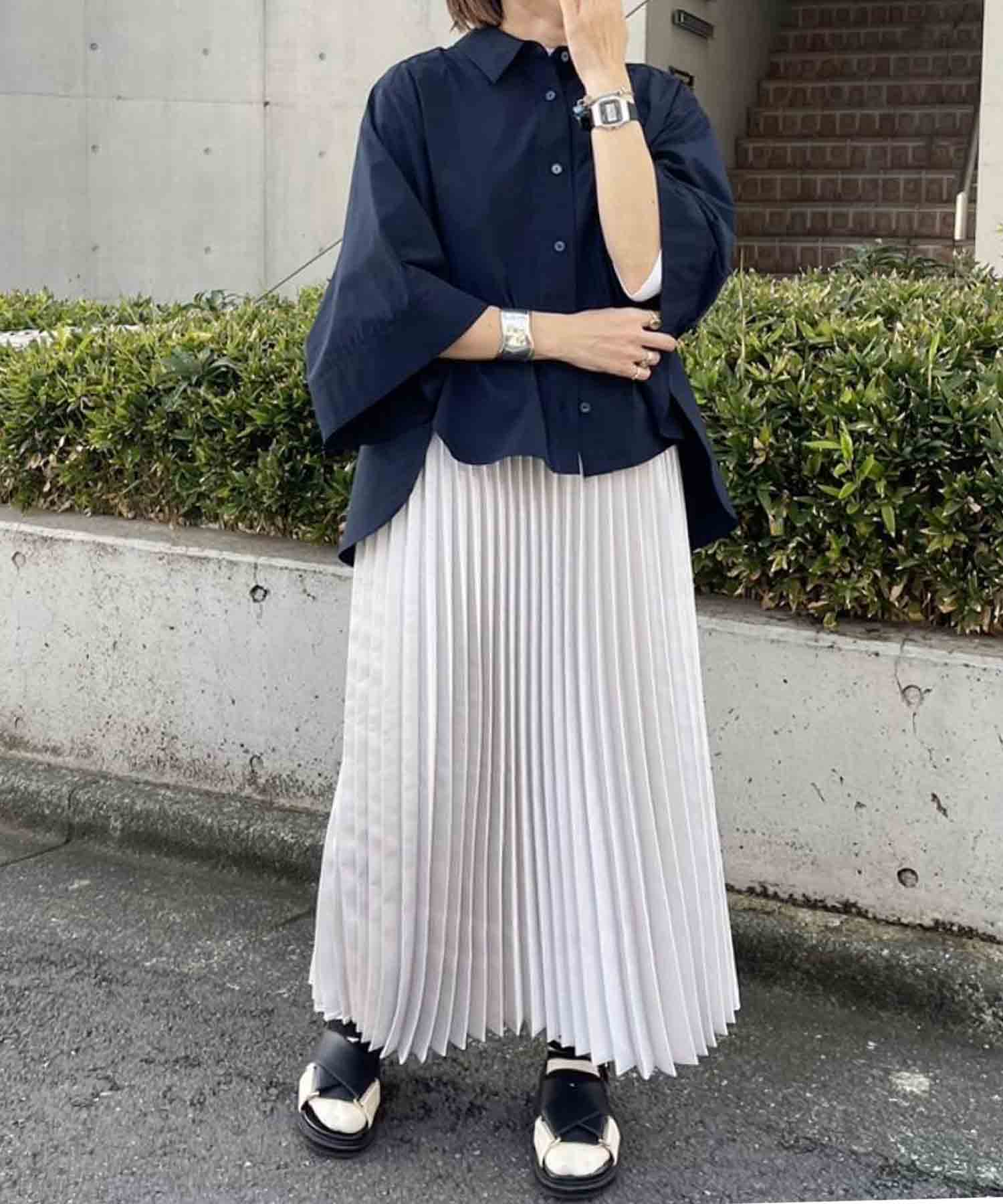 サテンプリーツロングスカート