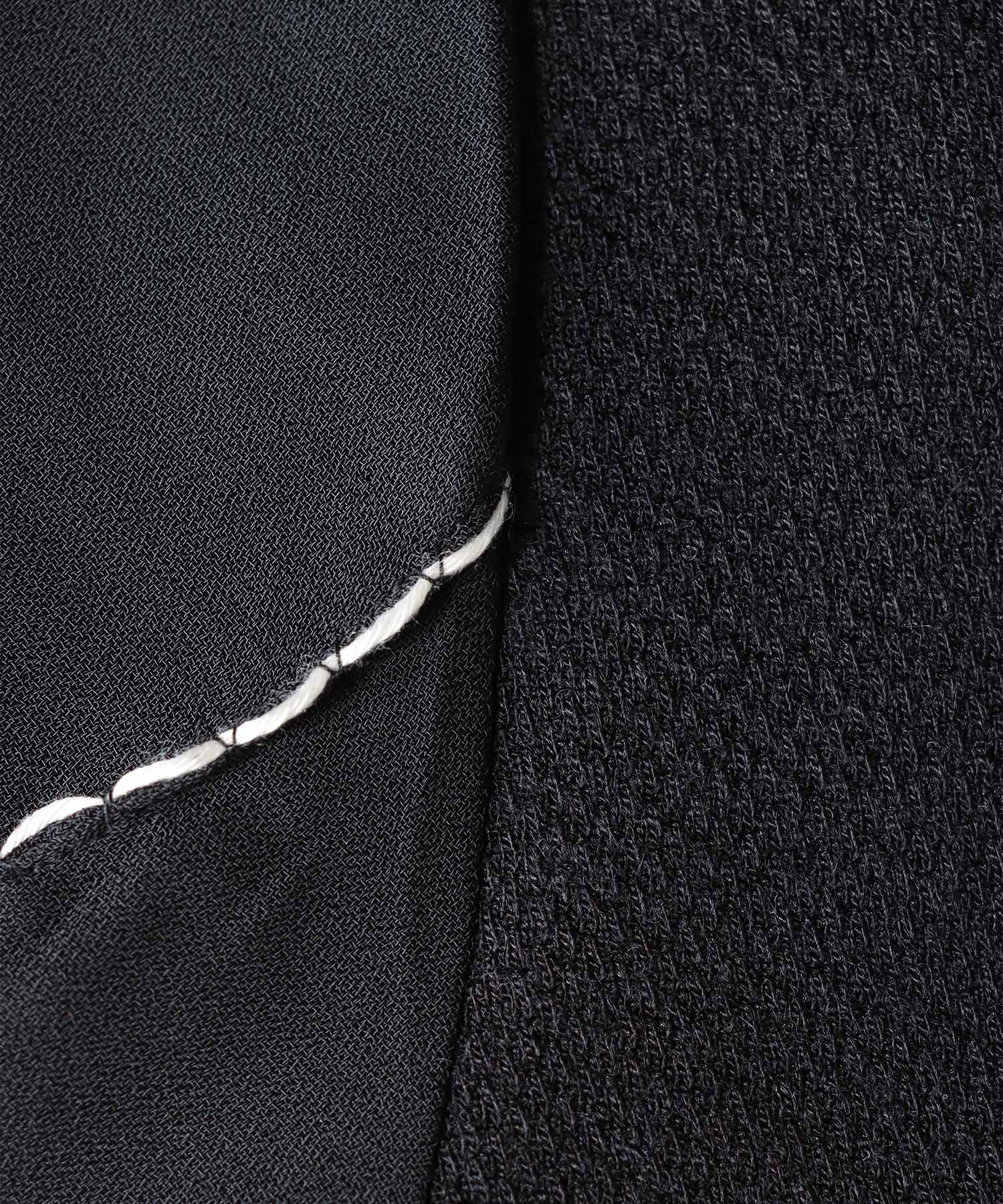 袖刺繍異素材ハイネックカットソー