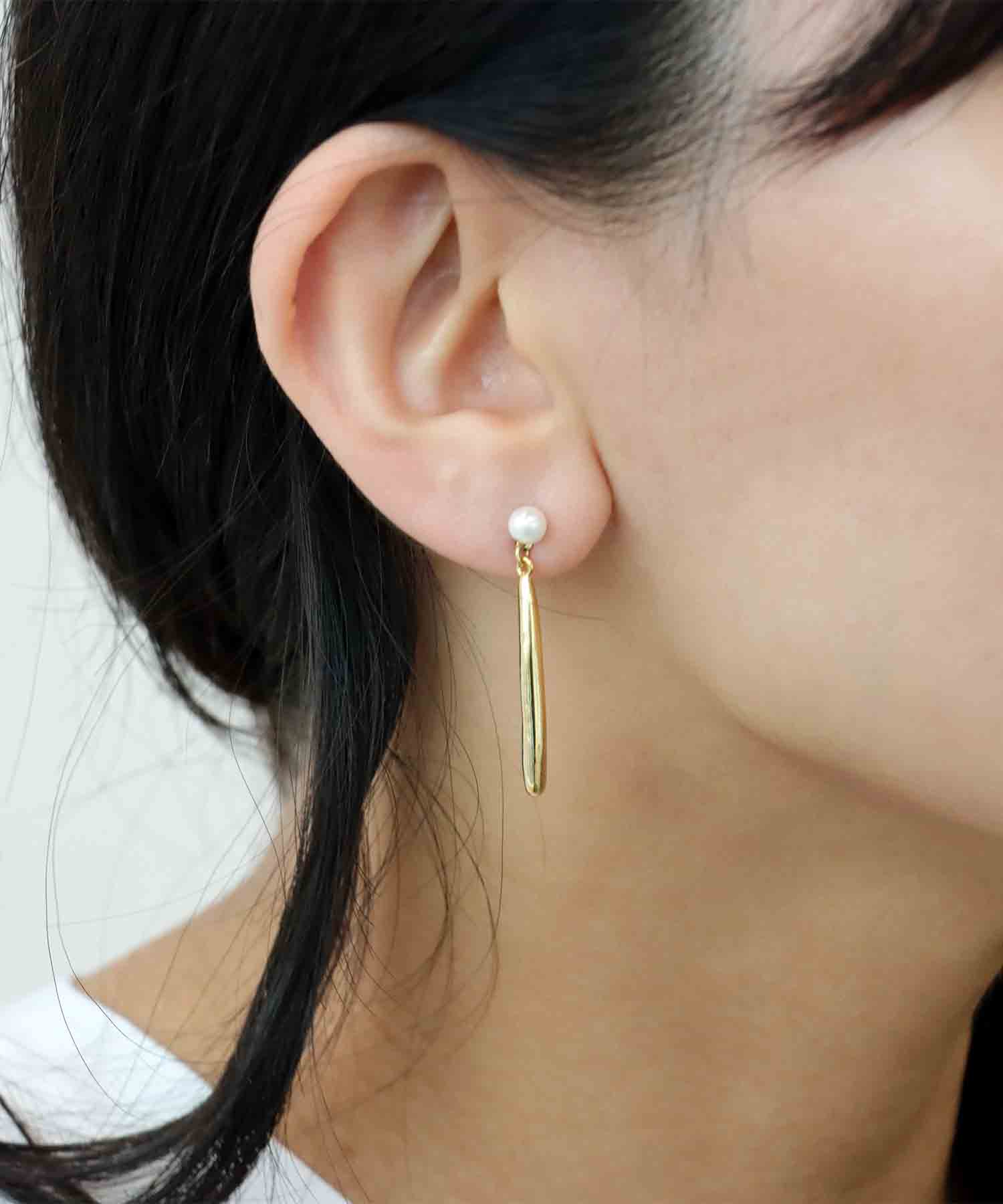 パール×メタルバーモチーフピアス