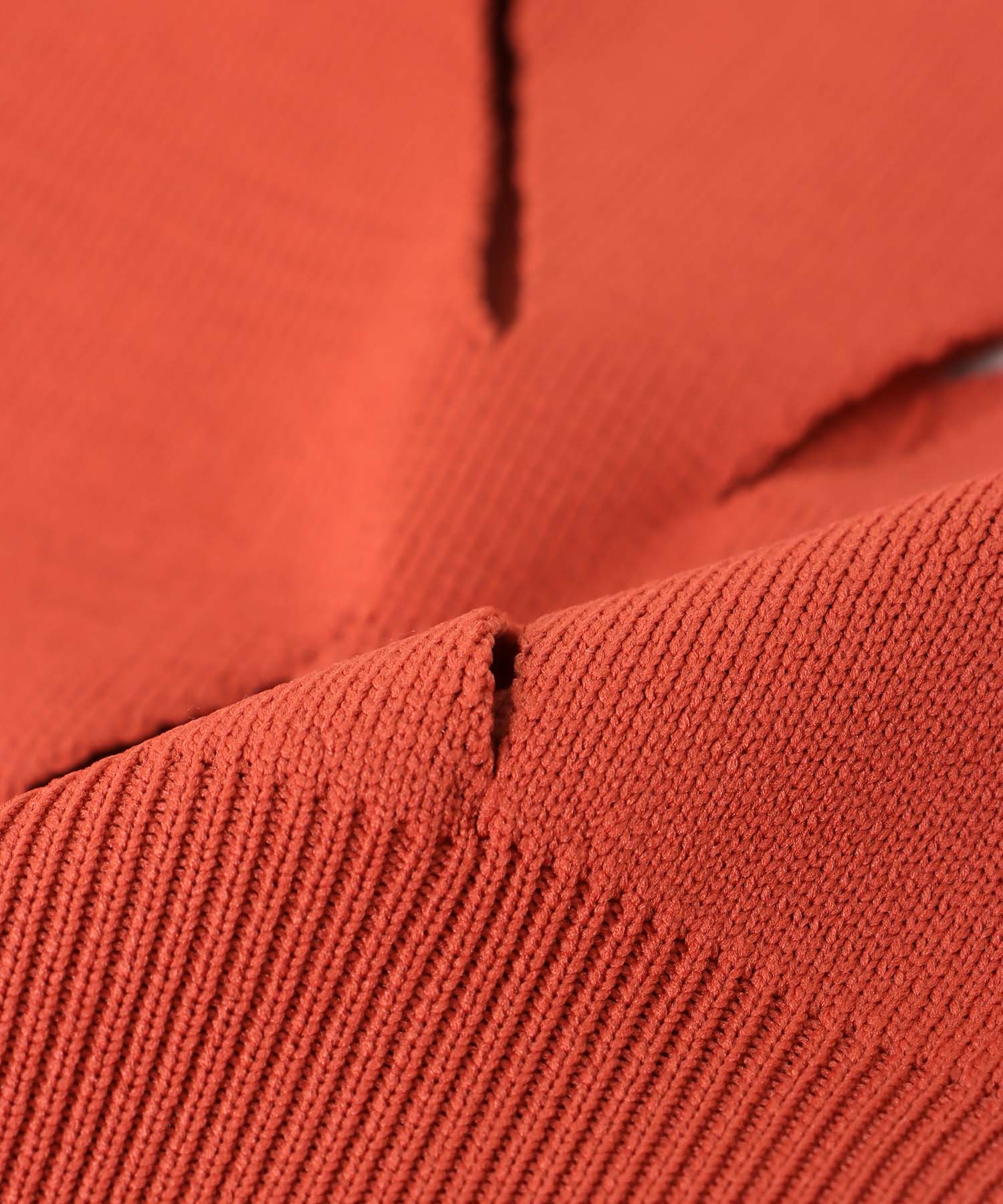 カットアウトデザインプルオーバー