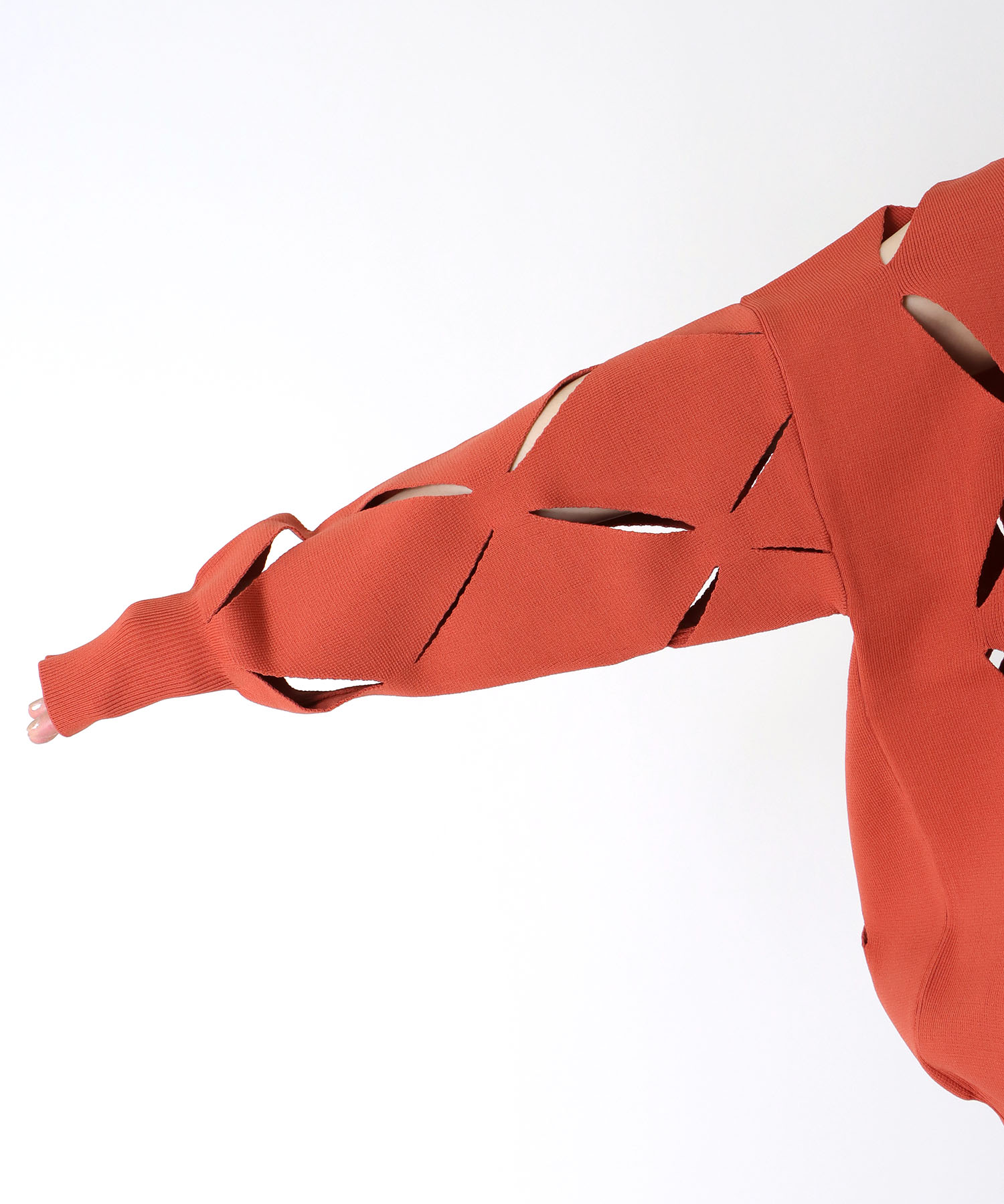 カットアウトデザインプルオーバー