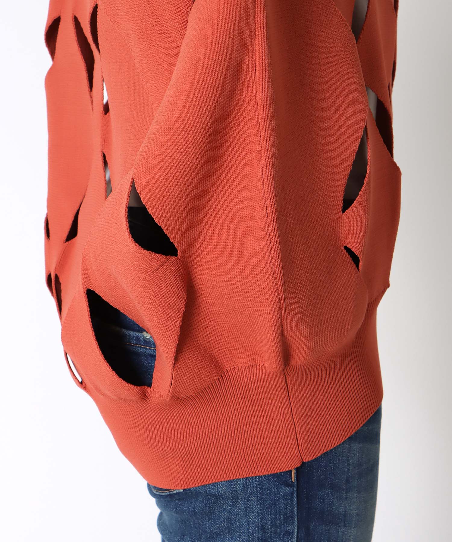 カットアウトデザインプルオーバー