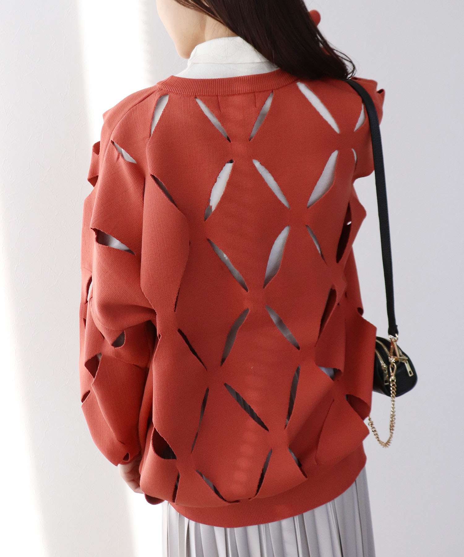 カットアウトデザインプルオーバー