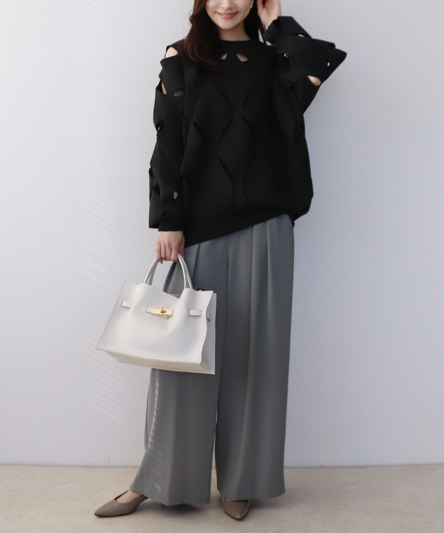 カットアウトデザインプルオーバー