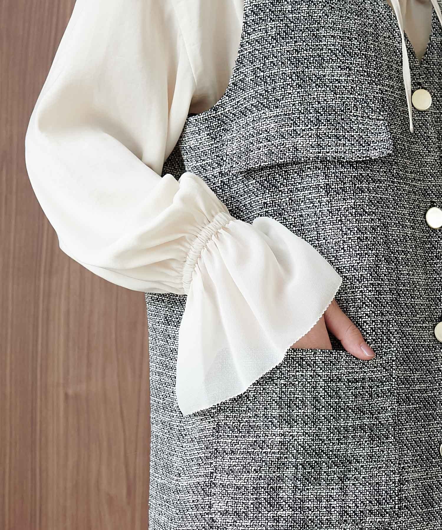 ピコ刺繍フリルブラウス