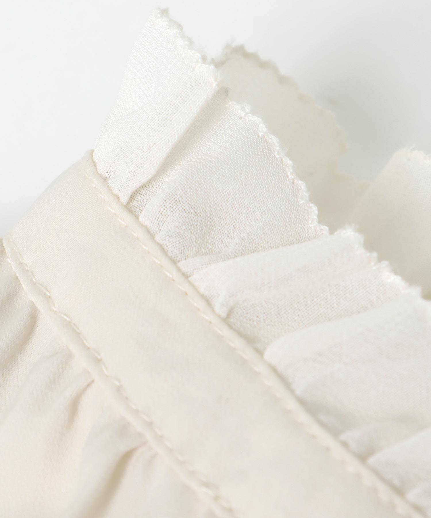 ピコ刺繍フリルブラウス