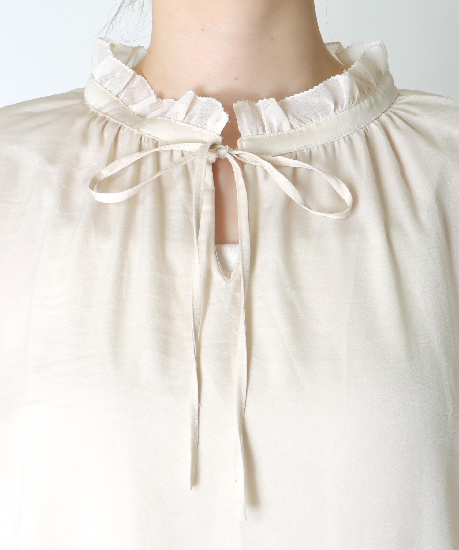 ピコ刺繍フリルブラウス