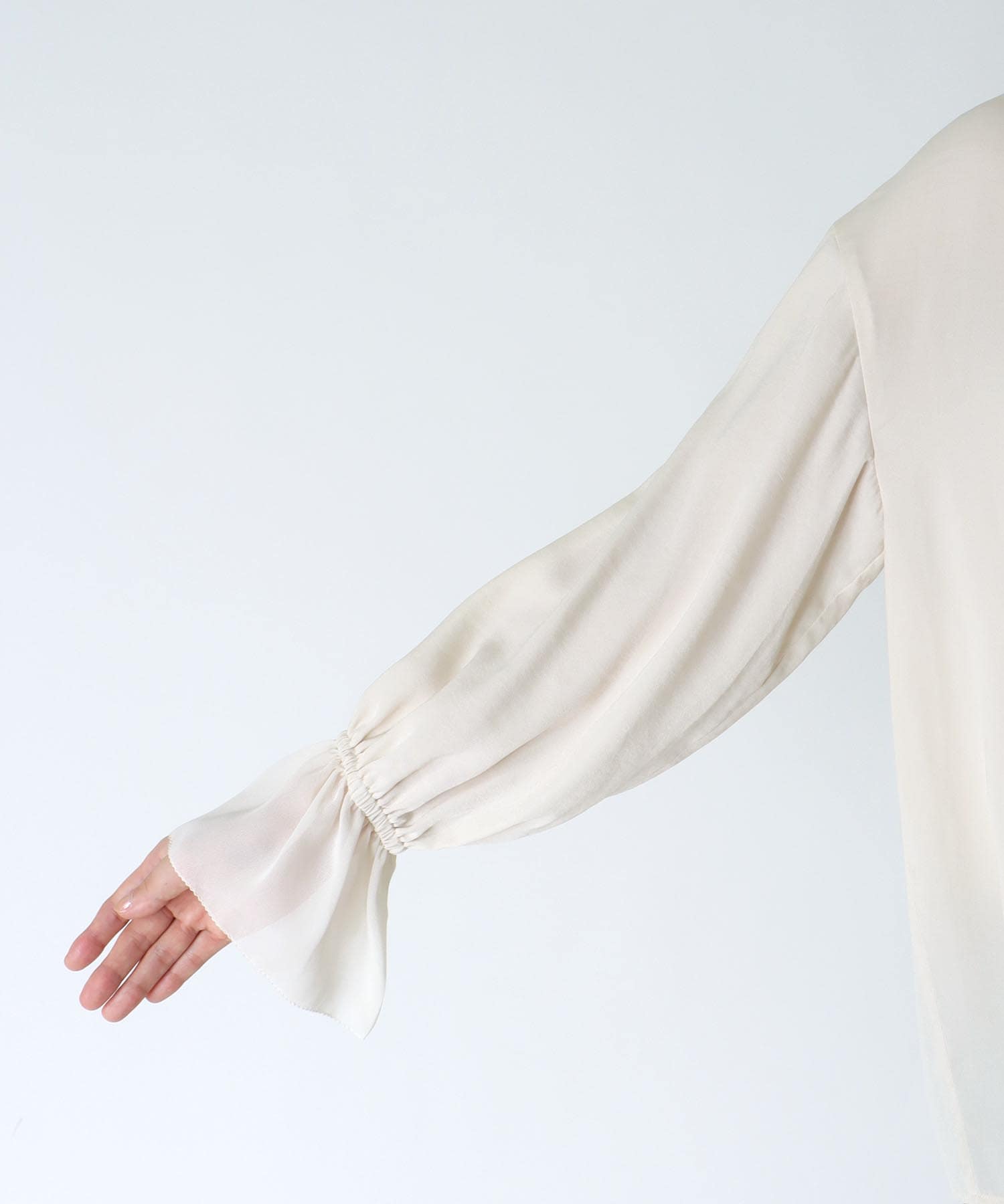 ピコ刺繍フリルブラウス