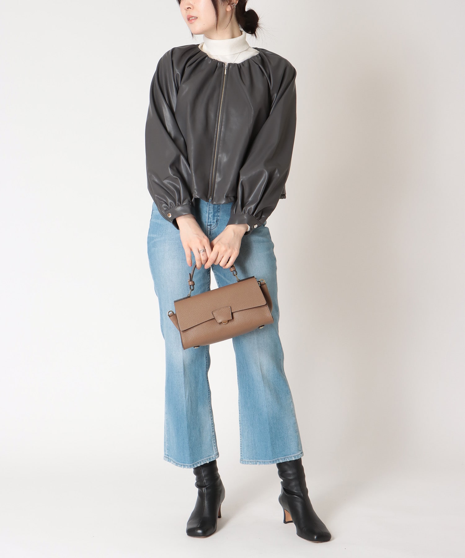 ソフトフェイクレザーギャザーブルゾン | AND ON JIONE STORE