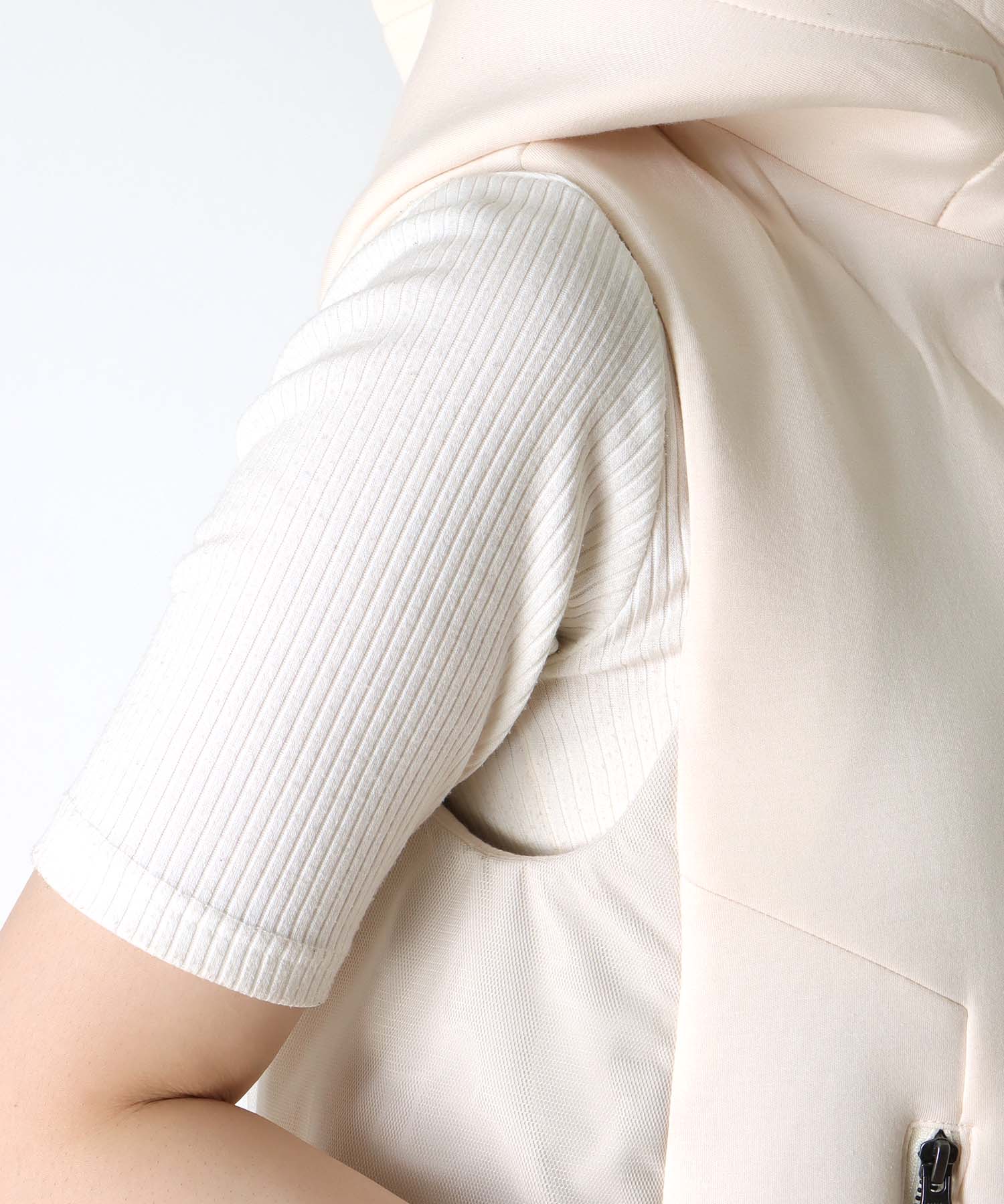 ダンボール異素材切替バックチュールベスト