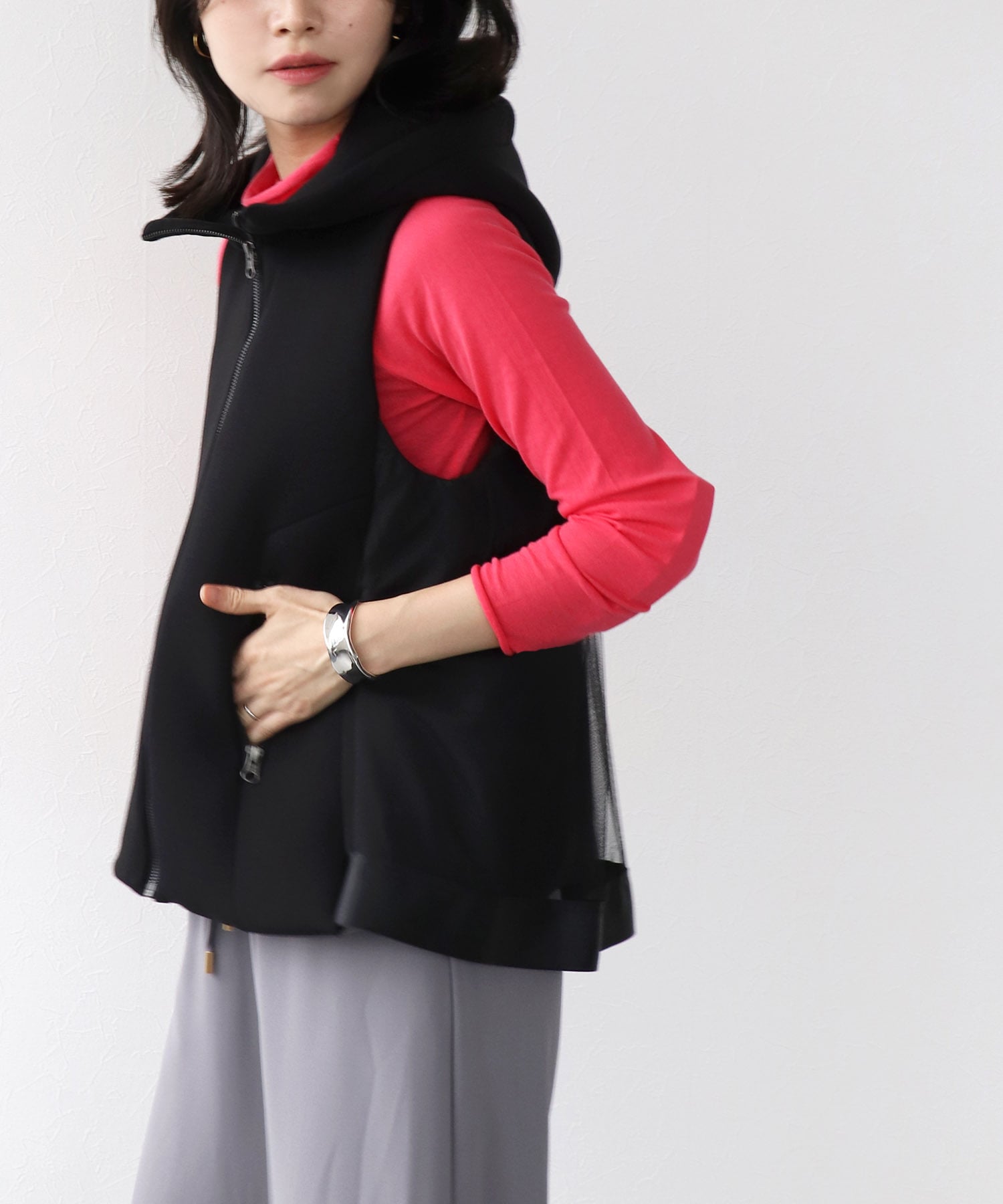 ダンボール異素材切替バックチュールベスト