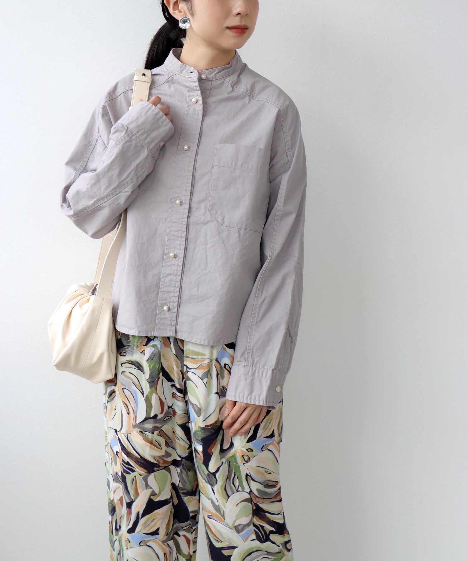 綿ツイル ノーカラーシャツブラウス