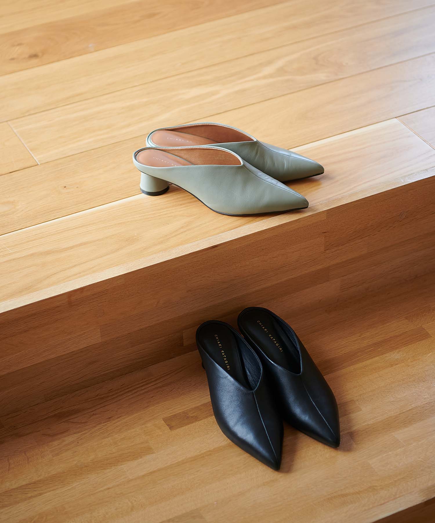 ポインテッドトゥミュール