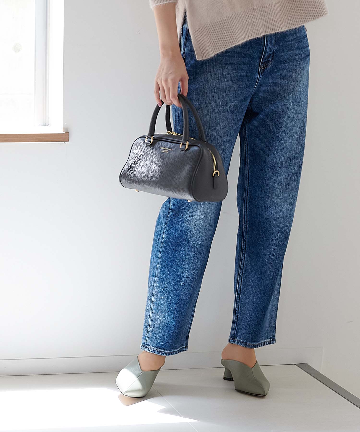 ポインテッドトゥミュール