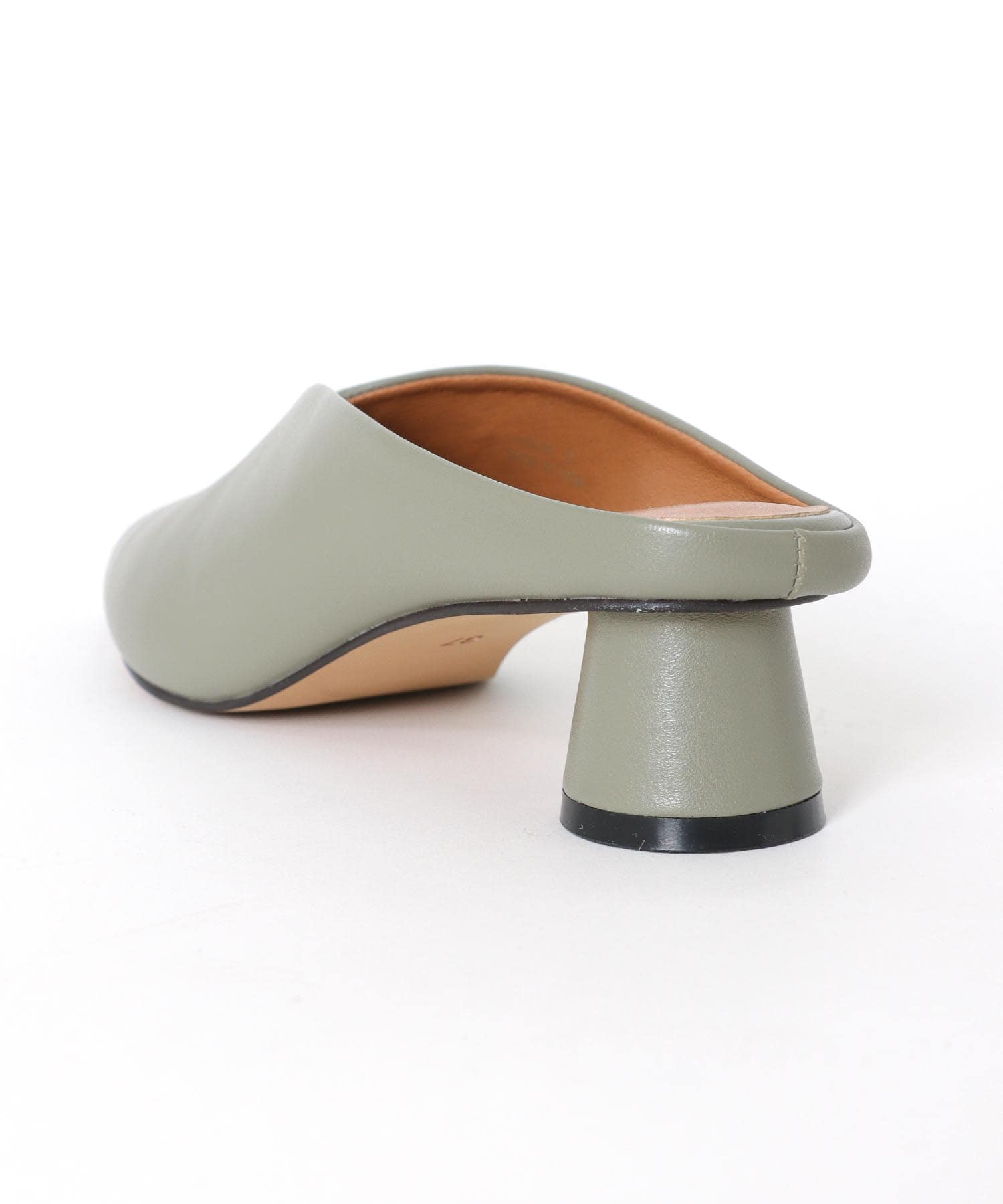 ポインテッドトゥミュール