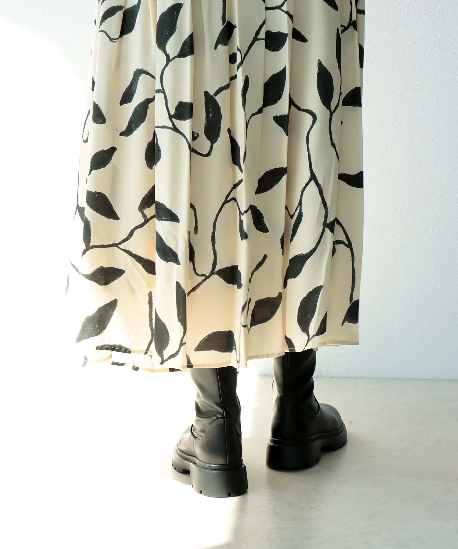 ボリュームソールストレッチショートブーツ