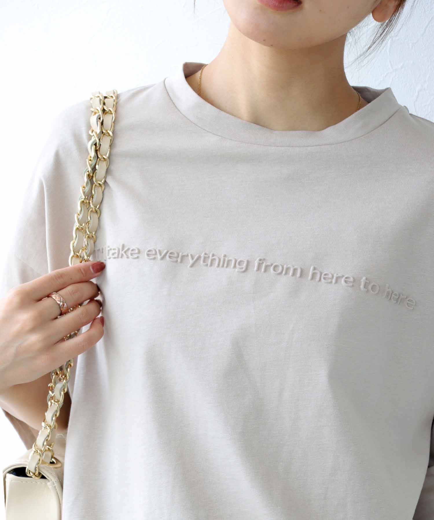 エンボスロゴショート丈Tシャツ