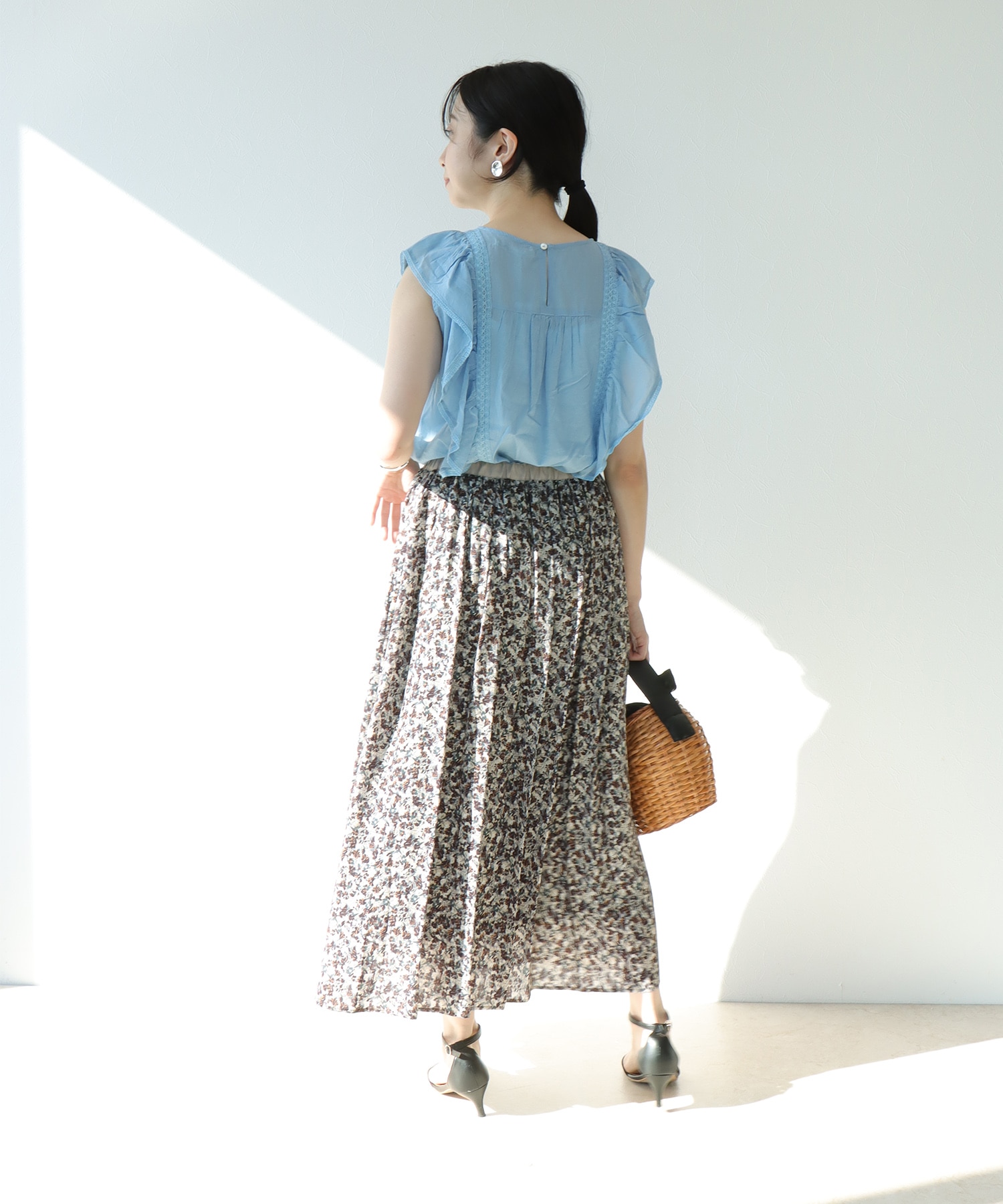 インド刺繍ラッフルブラウス