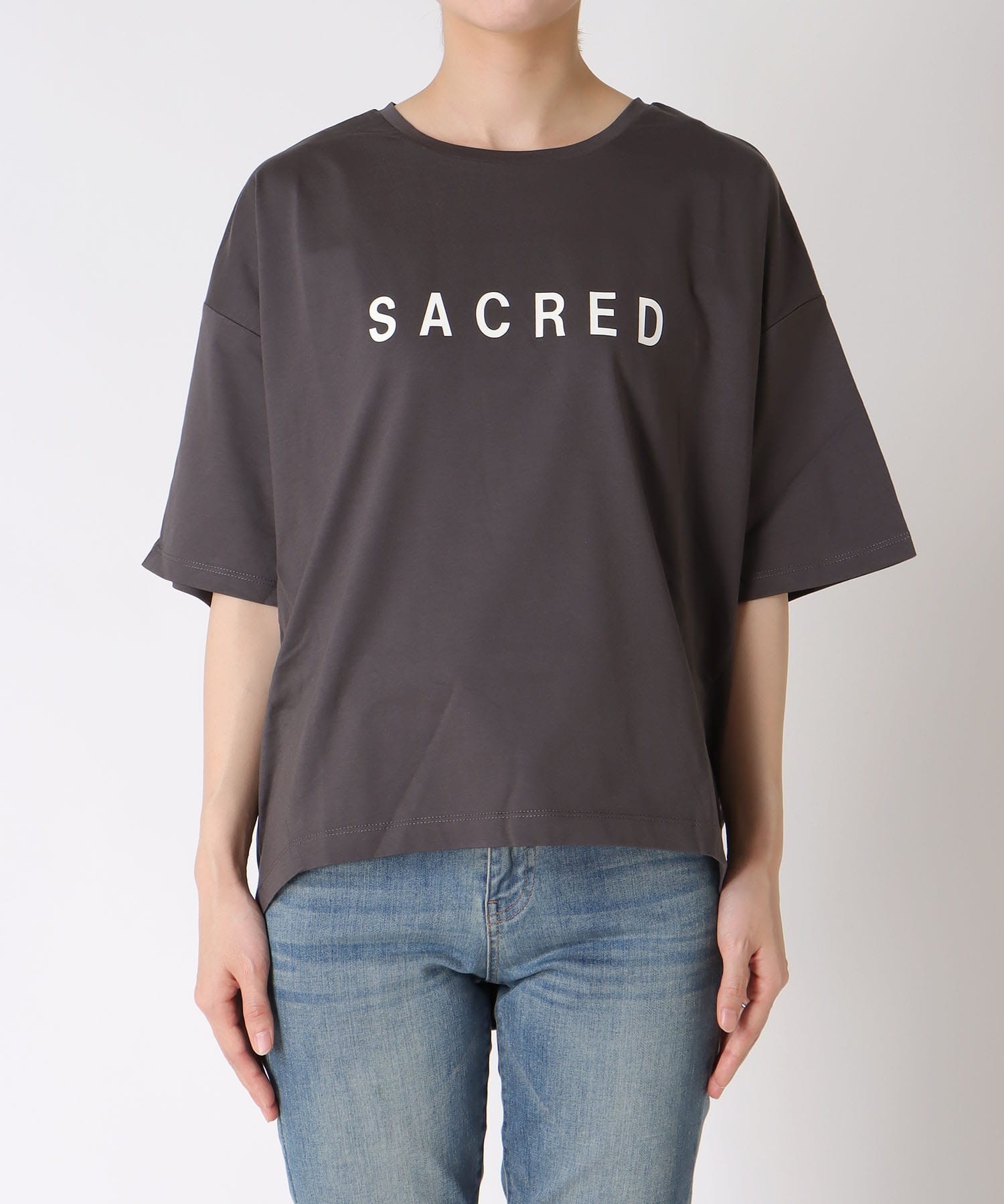 SACRED ロゴTシャツ