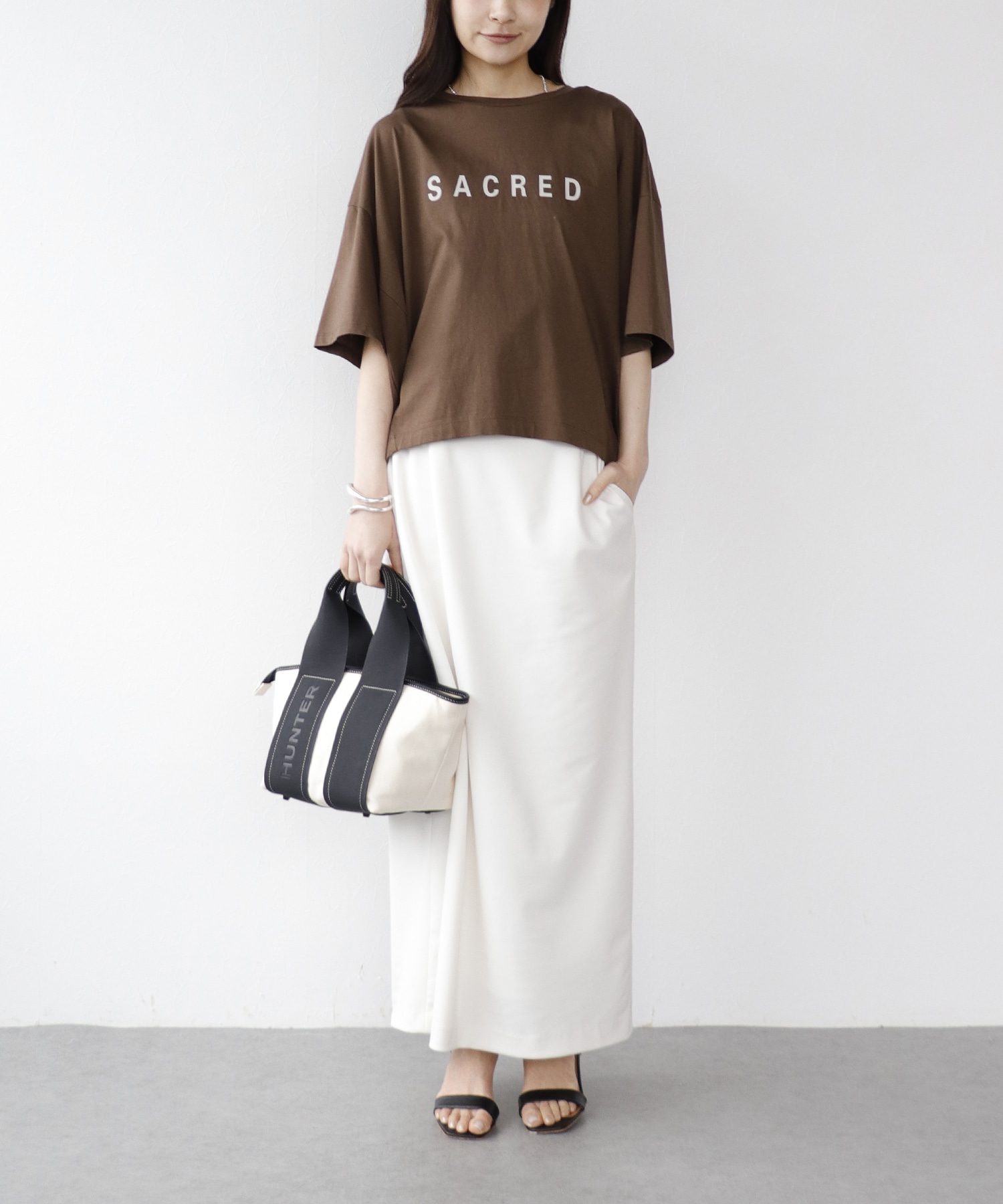 SACRED ロゴTシャツ