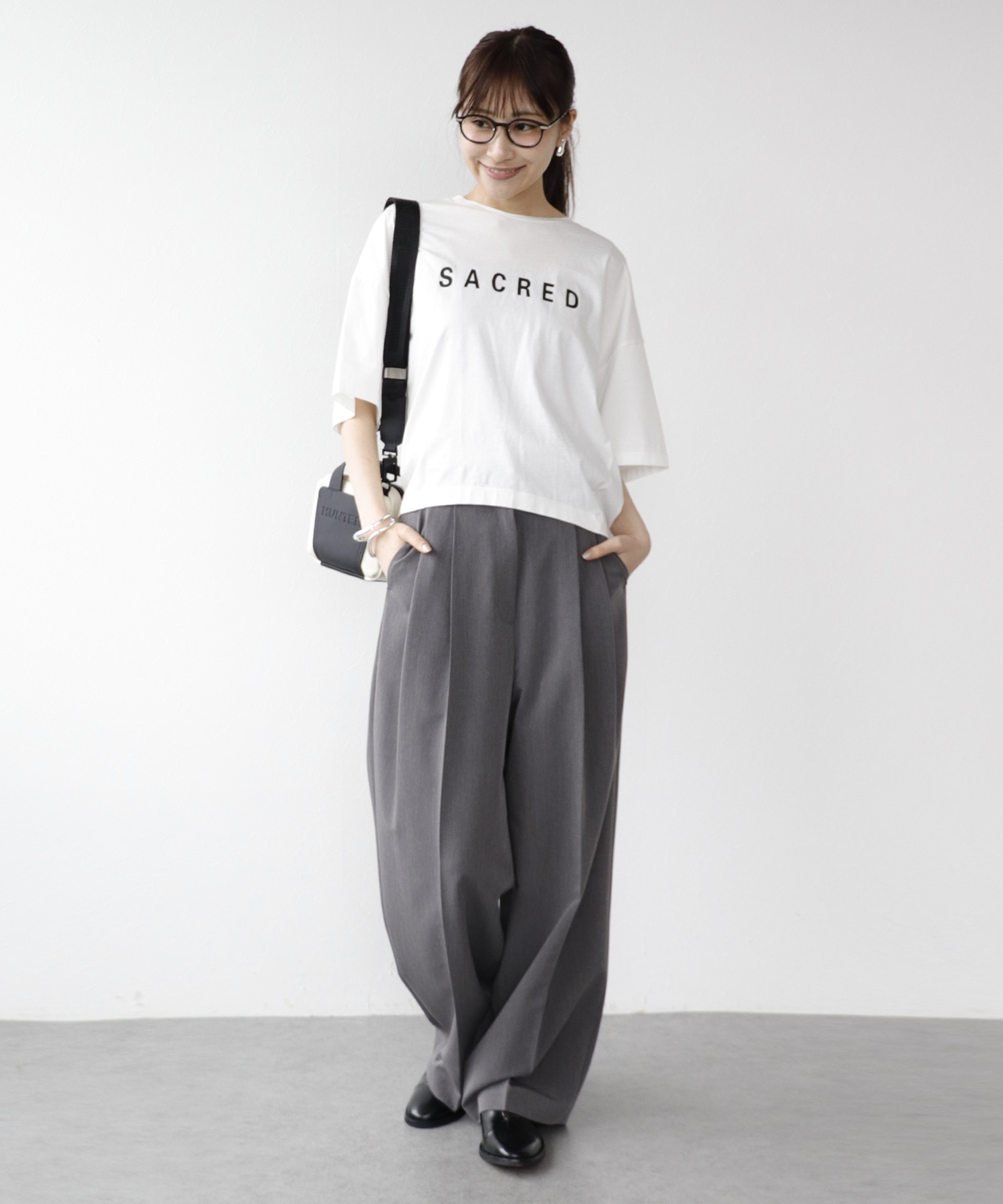 SACRED ロゴTシャツ