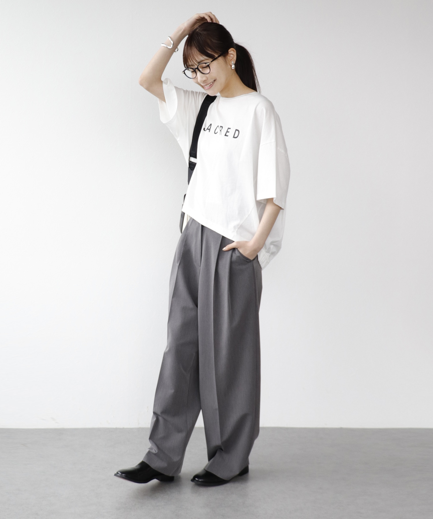 SACRED ロゴTシャツ