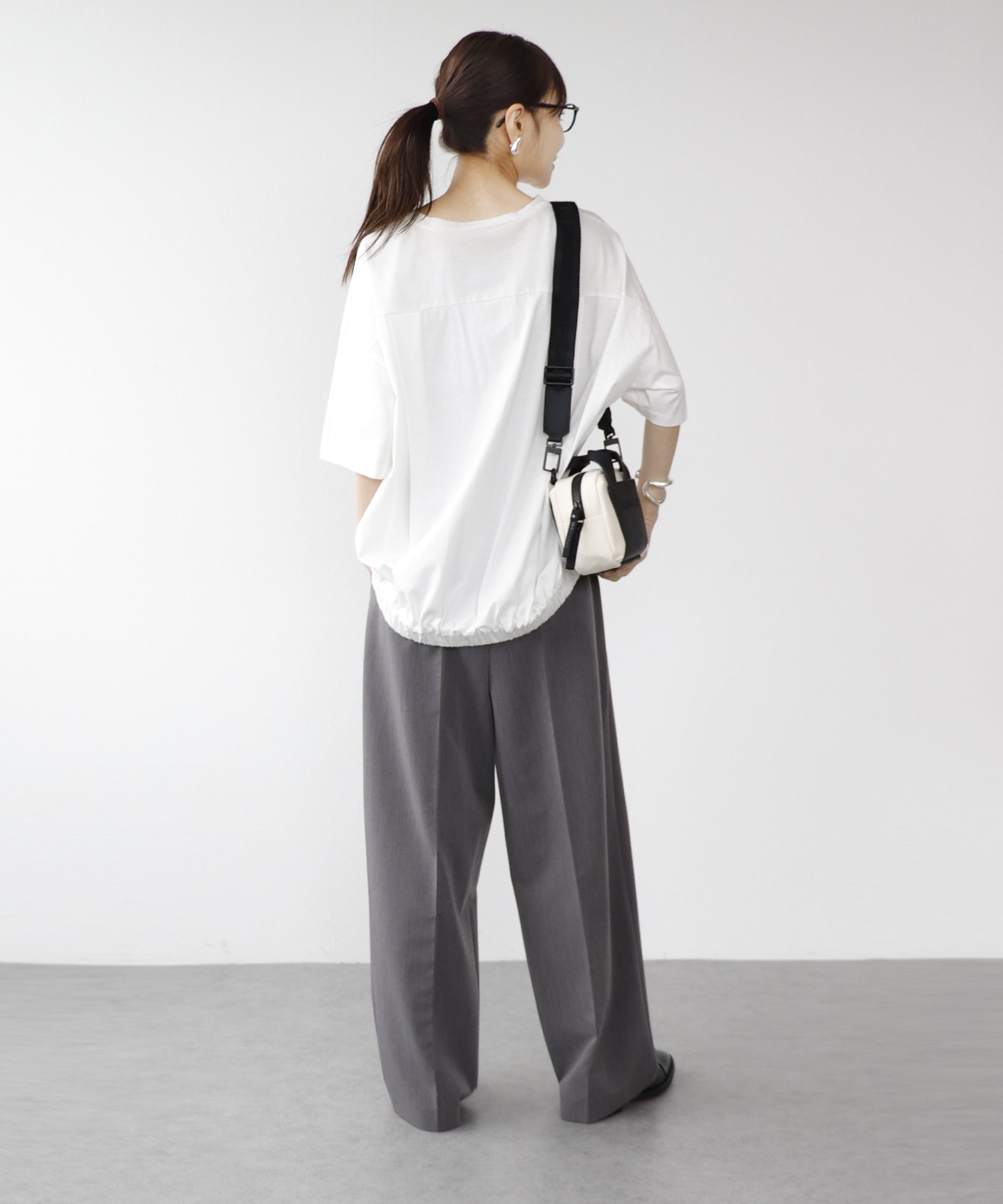 SACRED ロゴTシャツ