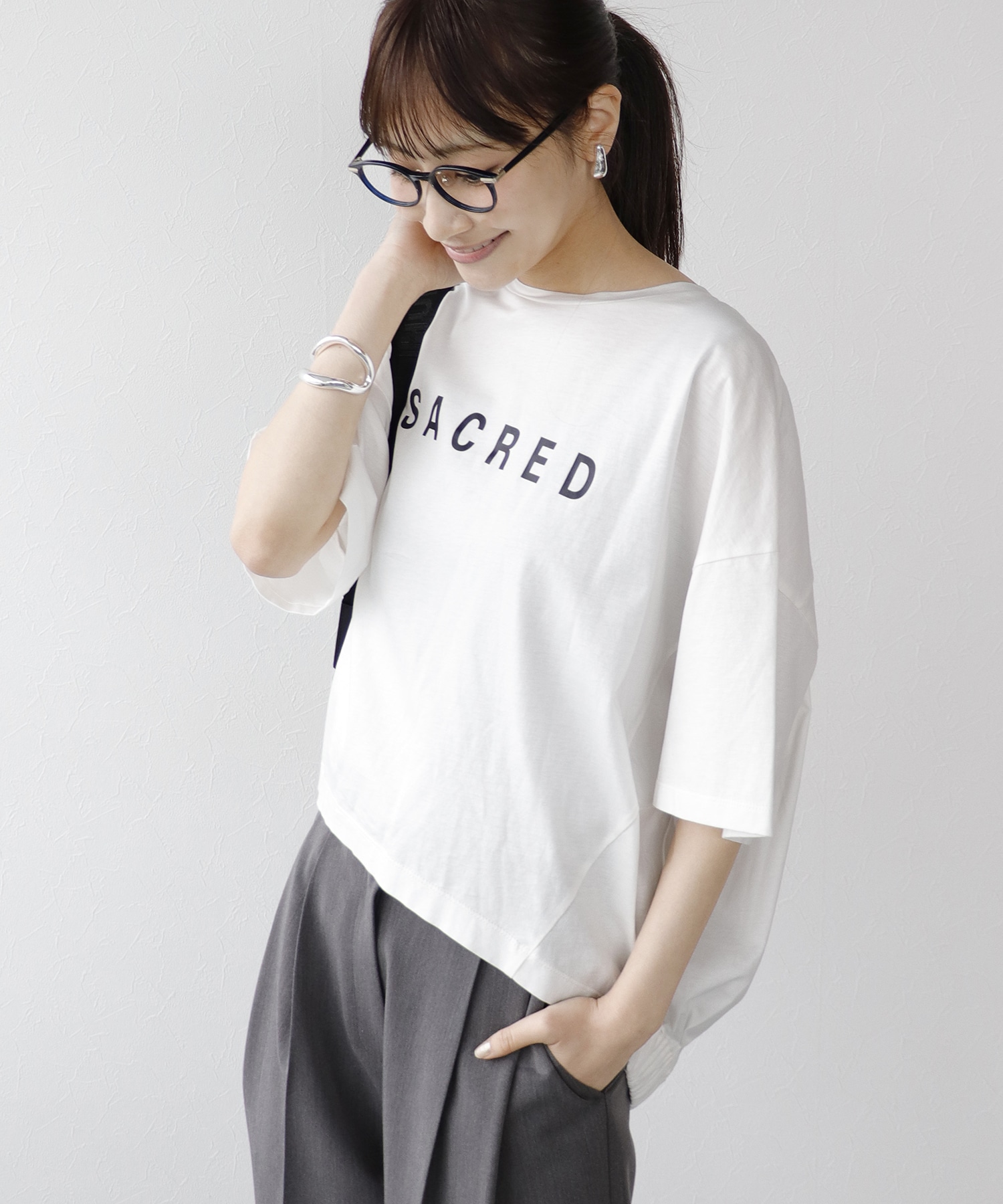 SACRED ロゴTシャツ