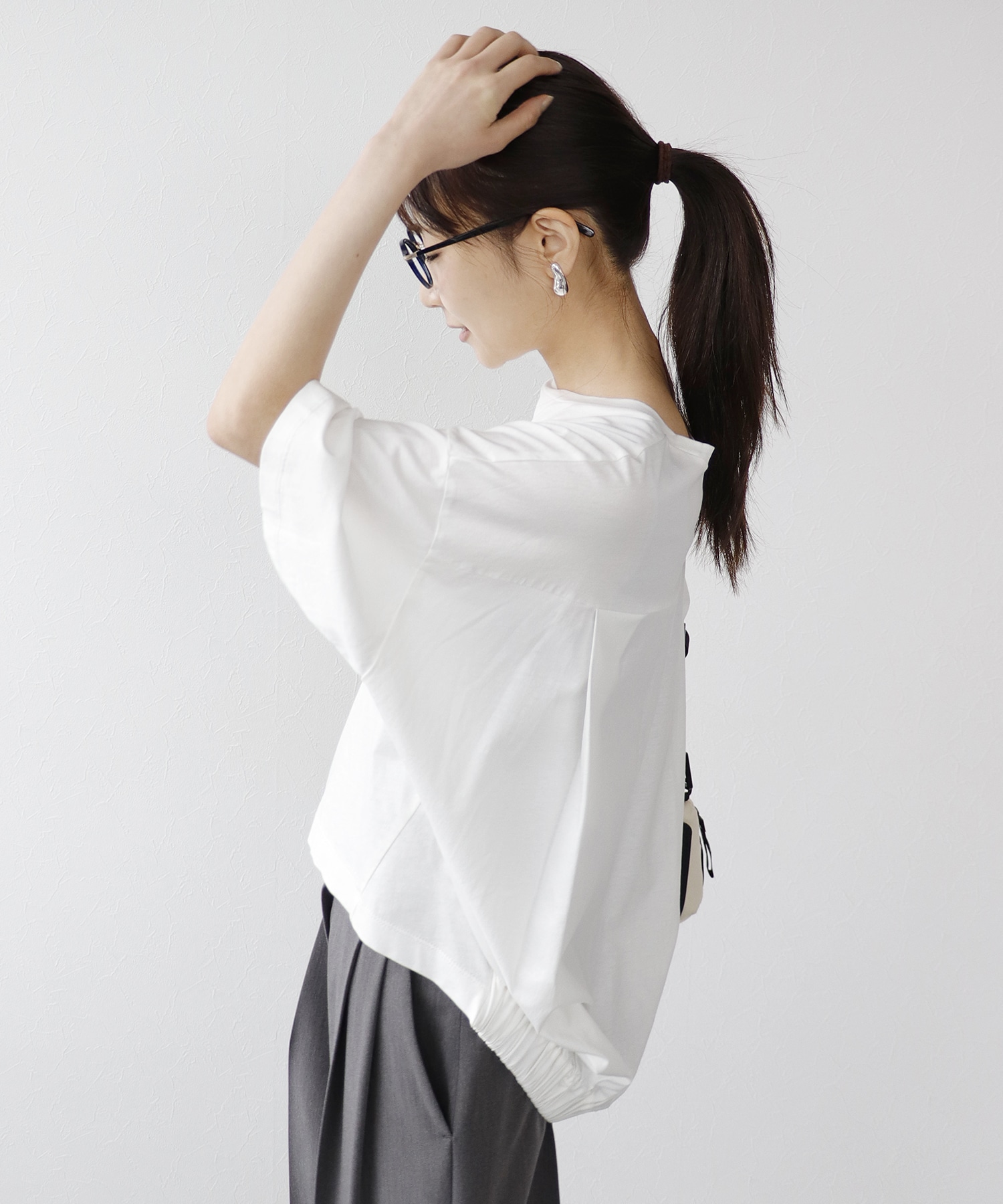SACRED ロゴTシャツ
