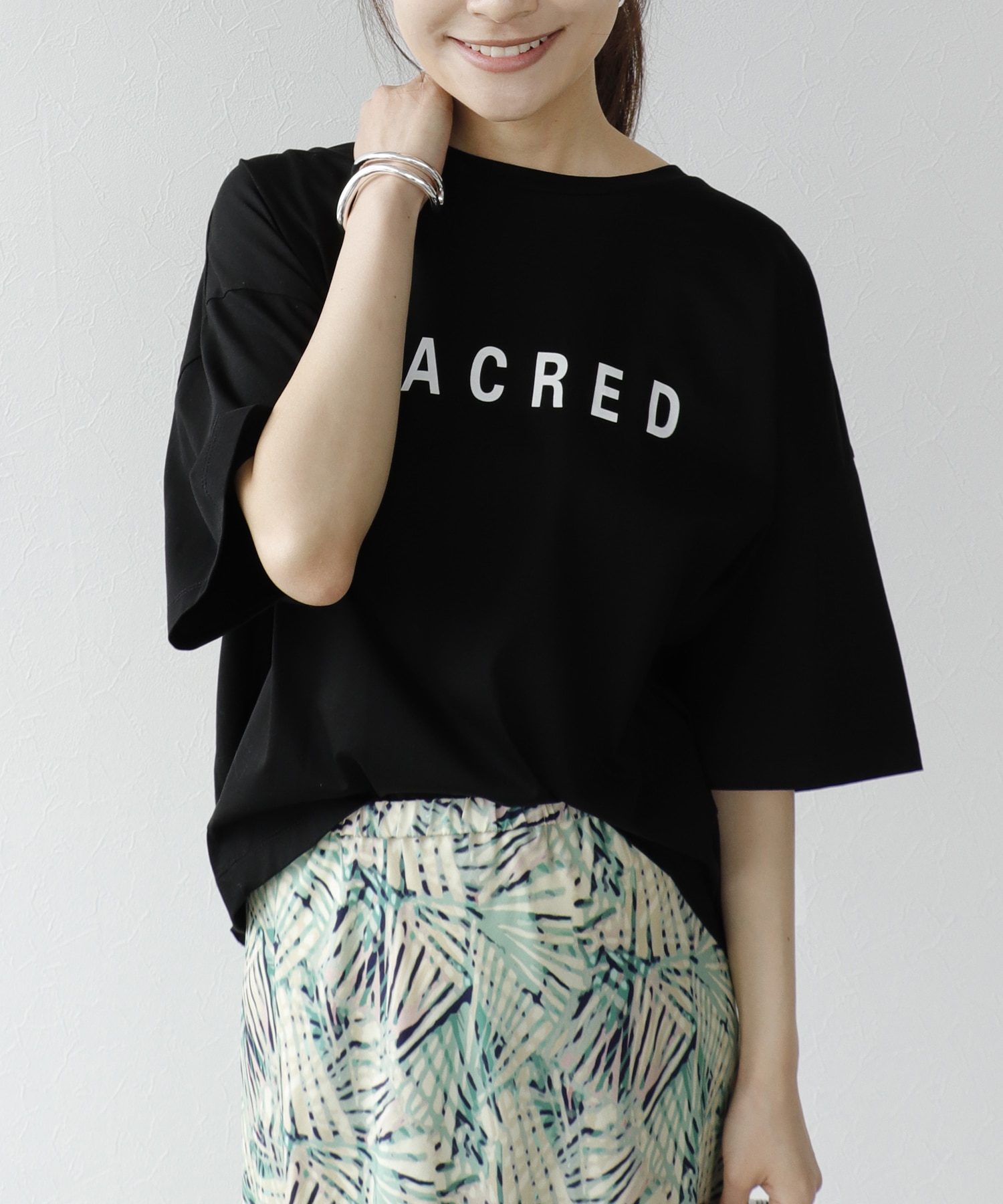 SACRED ロゴTシャツ