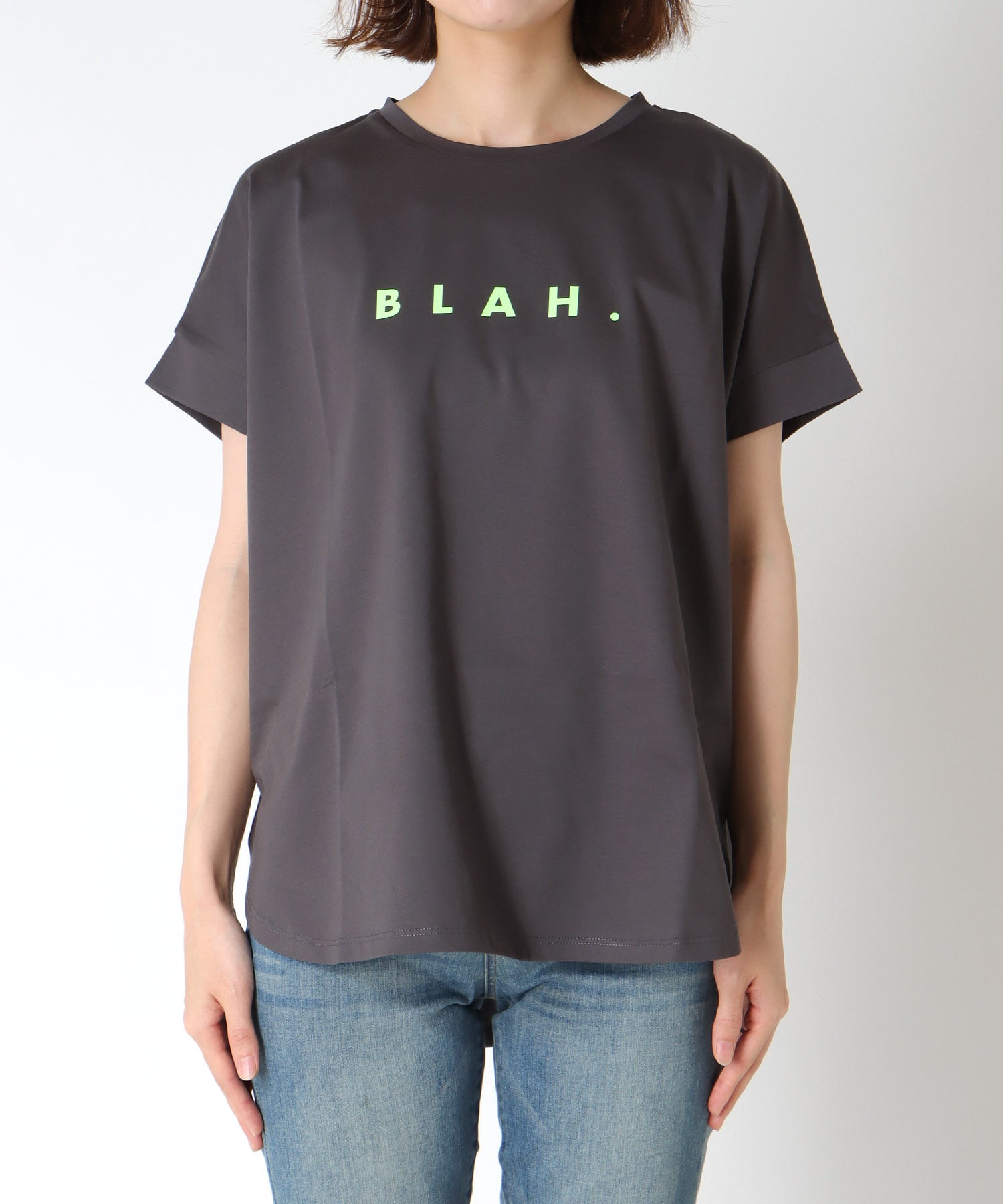 HE BLAH.ロゴTシャツ