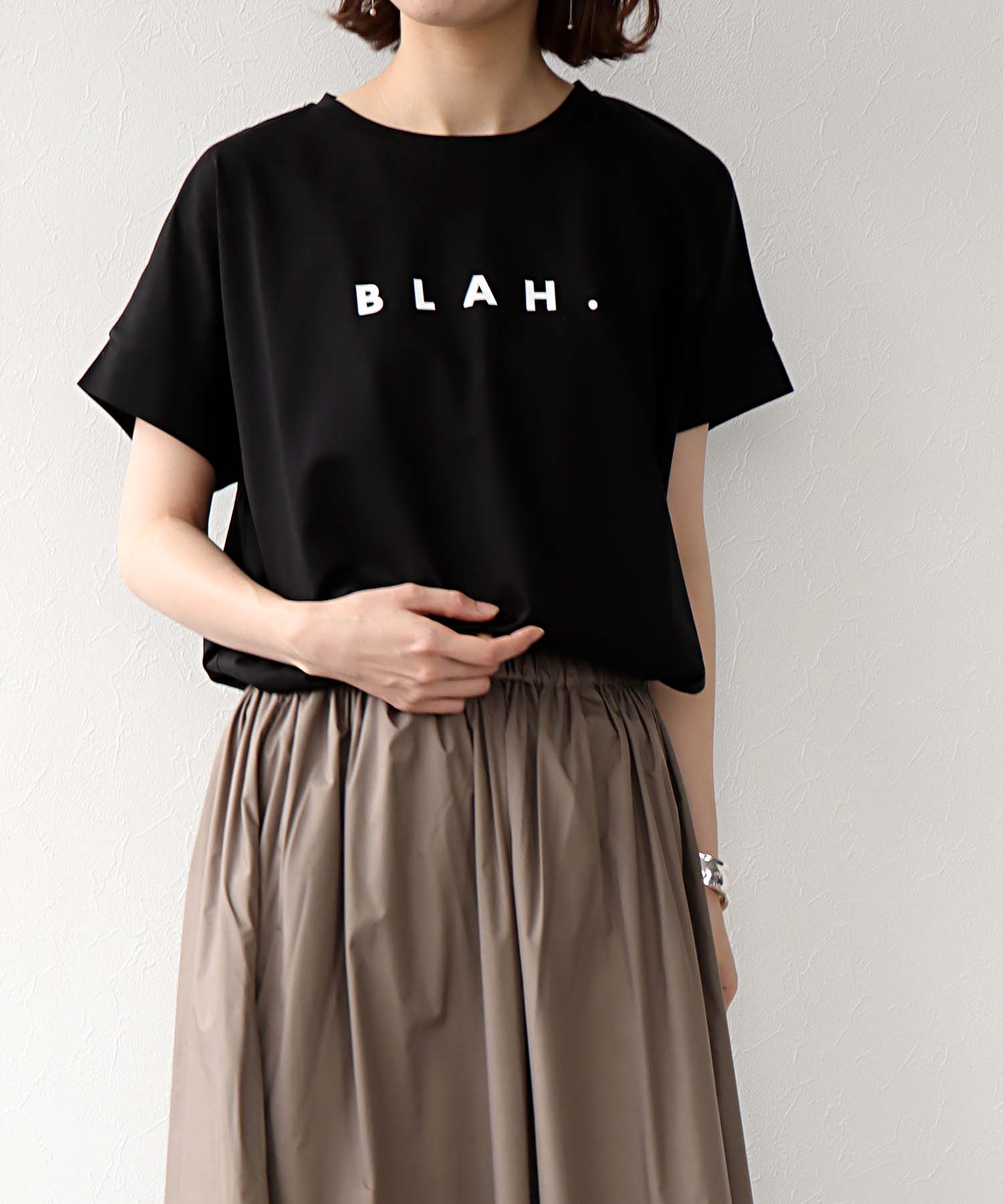 HE BLAH.ロゴTシャツ