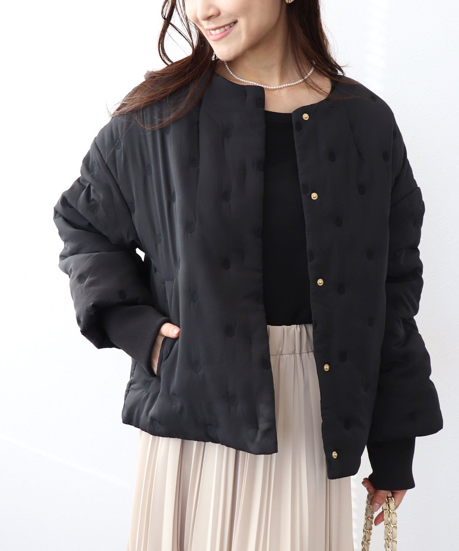 ドット刺繍キルティング 中綿ノーカラージャケット