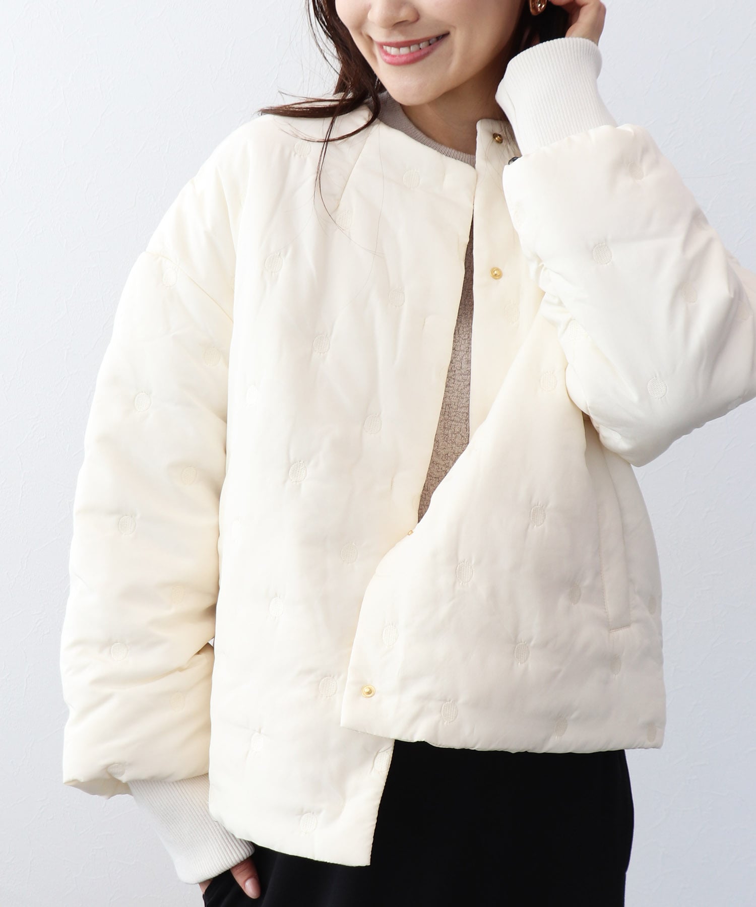 ドット刺繍キルティングノーカラージャケット