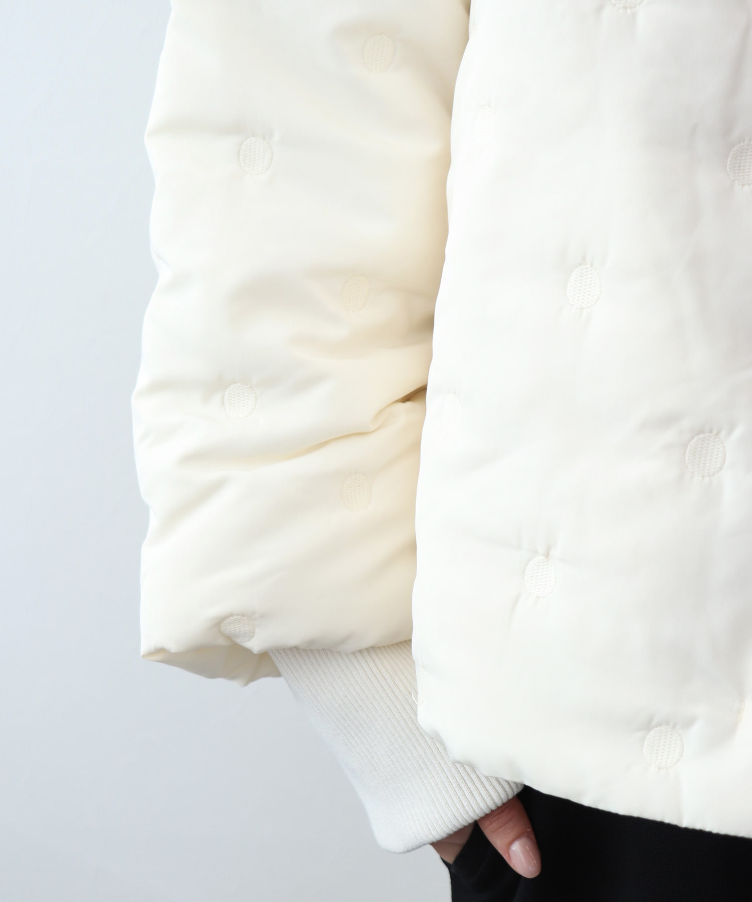 ドット刺繍キルティングノーカラージャケット