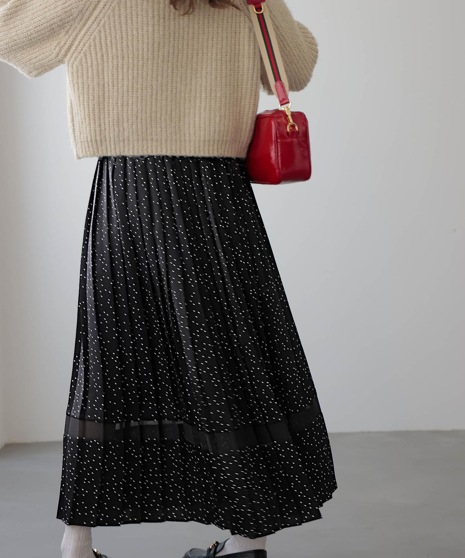 スエード調サテンドットスカート