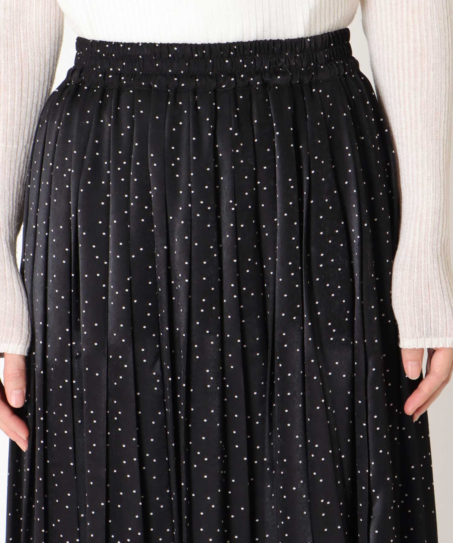 スエード調サテンドットスカート