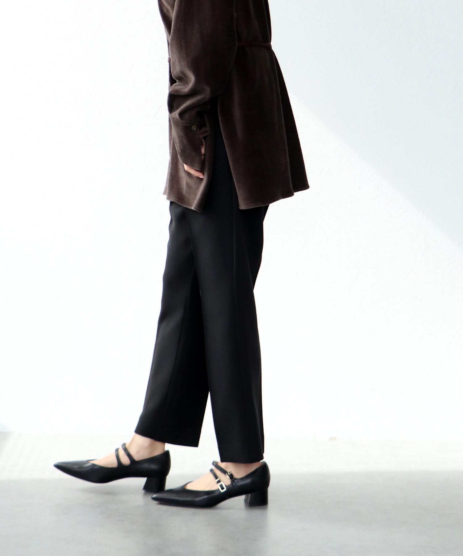 スッキリテーパードパンツ