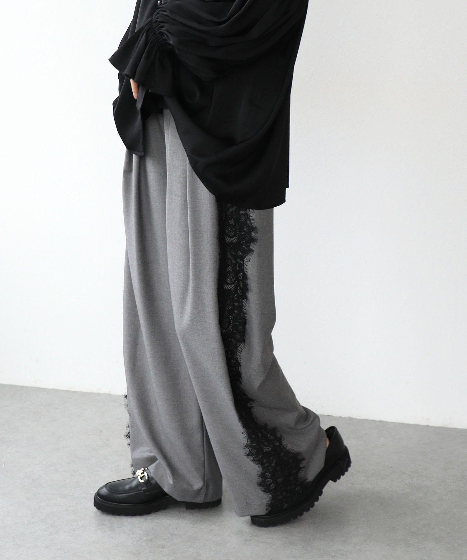 サイドレースタックパンツ