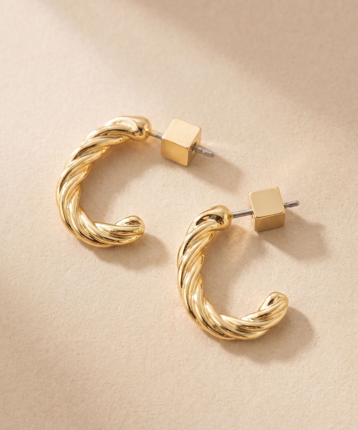 【ラピュイ/LAPUIS】Twist Hoop ピアス