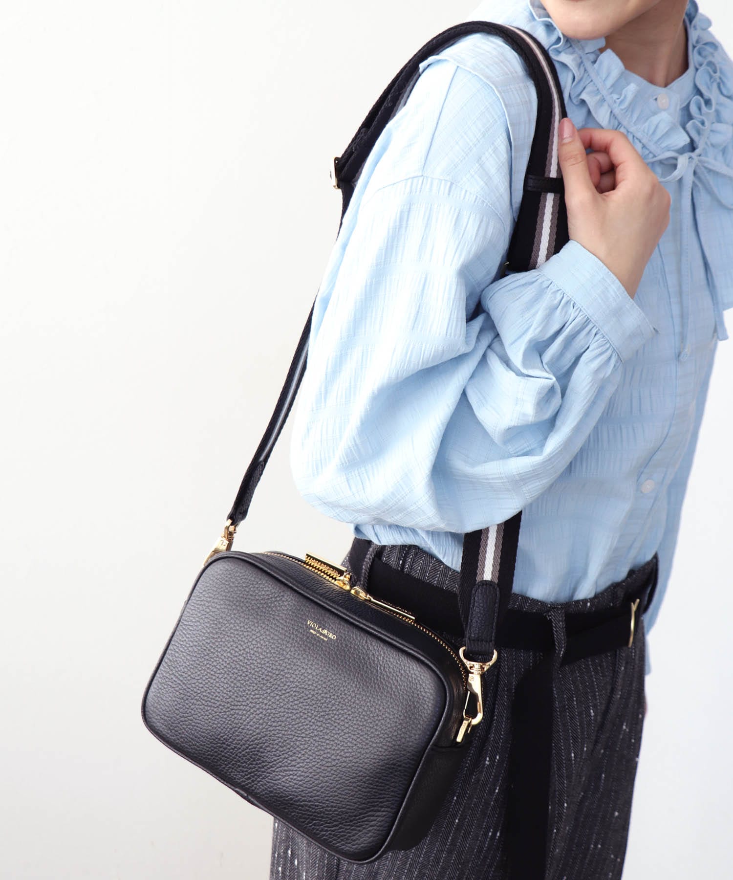 型押しシュリンクレザーカメラバッグ【ヴィオラドーロ/VIOLAd'ORO】