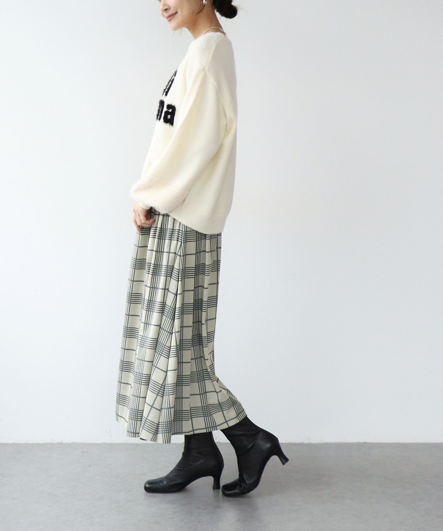 フェザーロゴニット