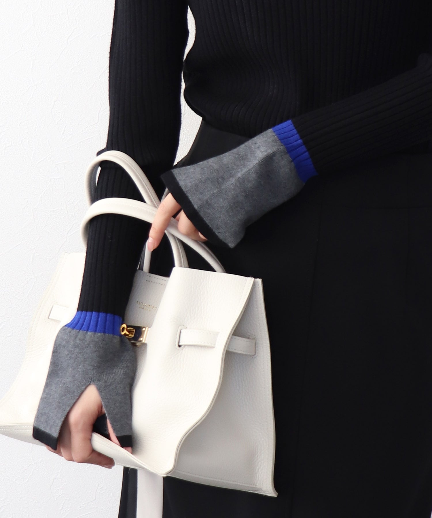 袖口バイカラーリブニット