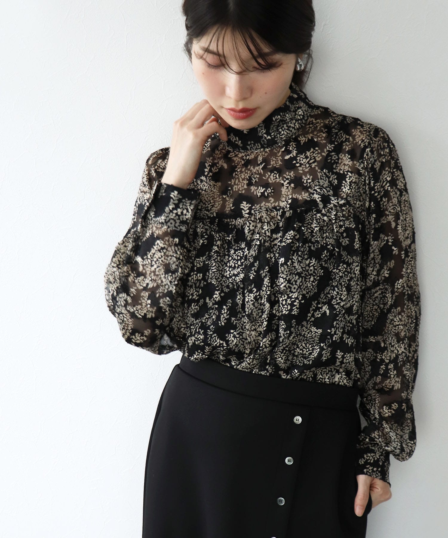 ペイズリー柄スタンドカラーブラウス
