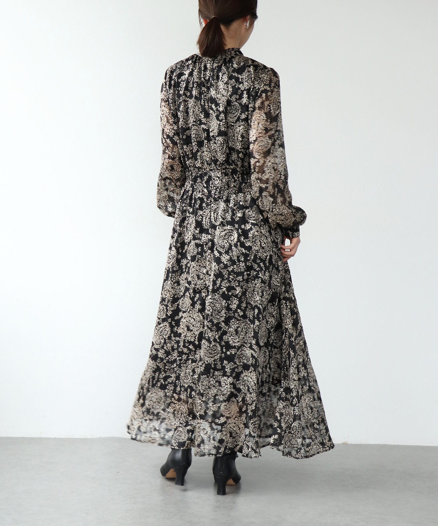 ペイズリー柄スタンドカラーワンピース