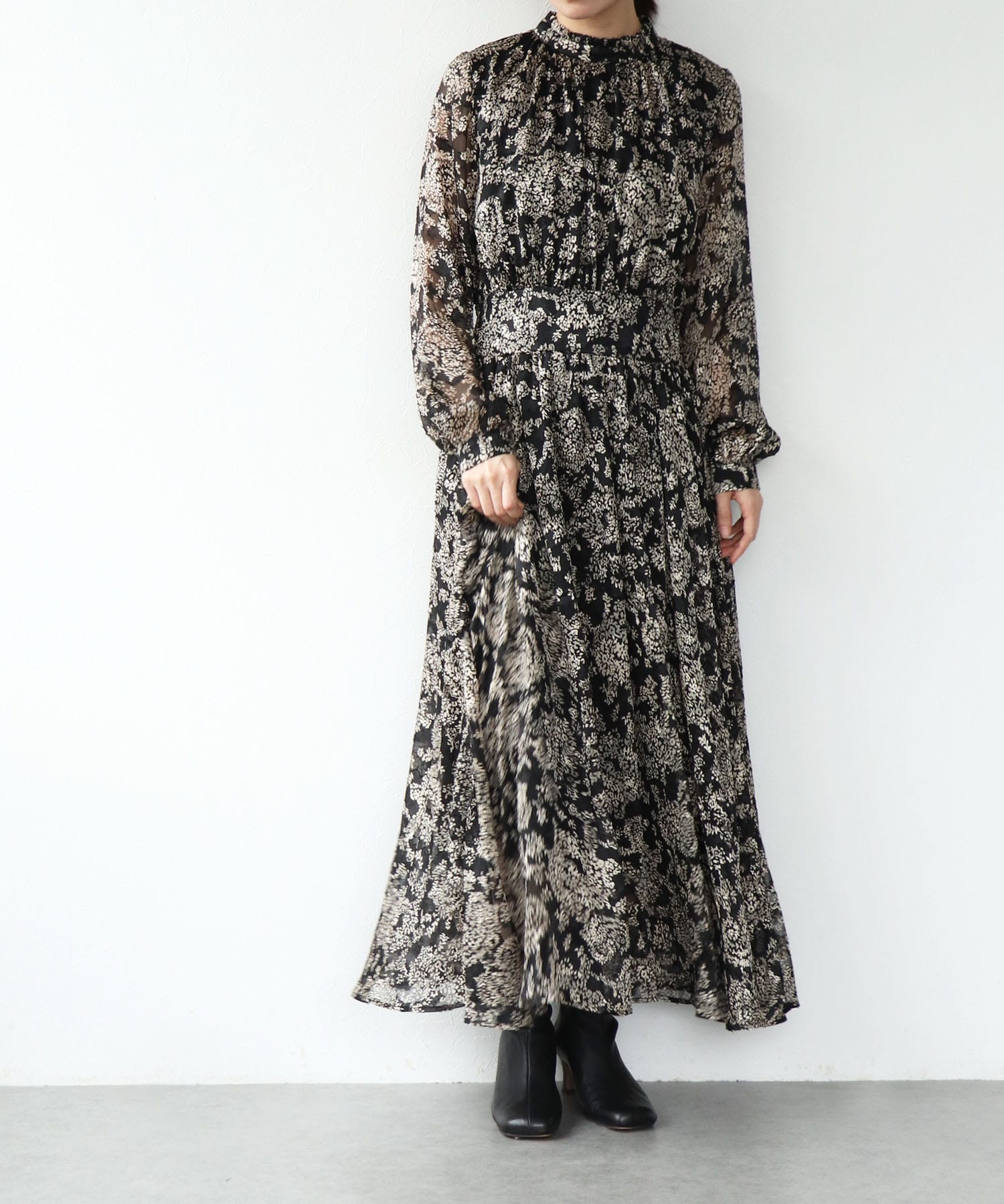 ペイズリー柄スタンドカラーワンピース