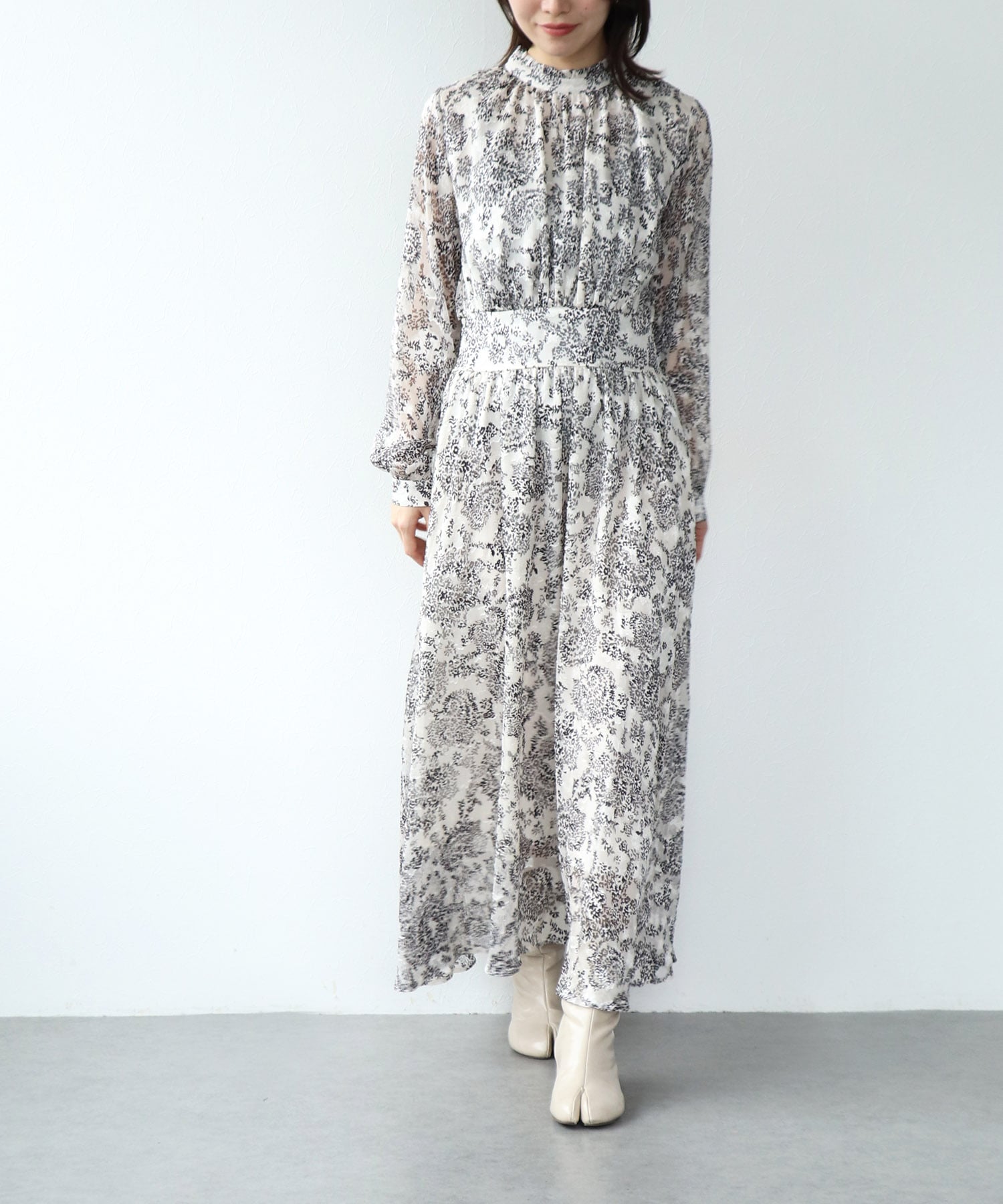 ペイズリー柄スタンドカラーワンピース